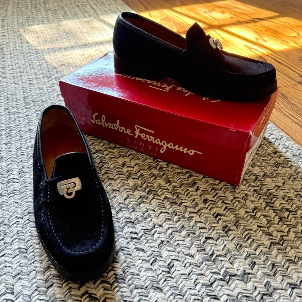 Ferragamo black suede lug sole loafers sz 8.5 perfect condition